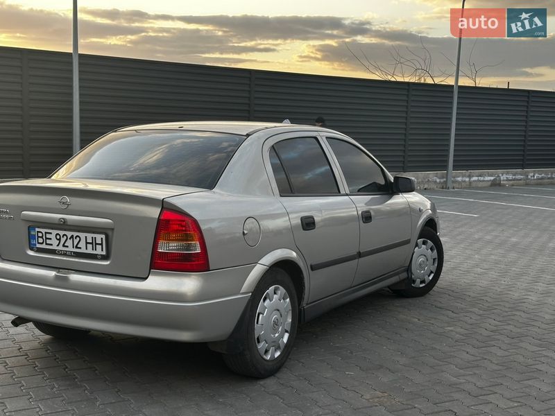Седан Opel Astra 2006 в Миколаєві