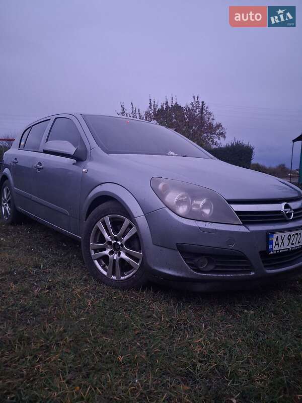 Хетчбек Opel Astra 2006 в Валках