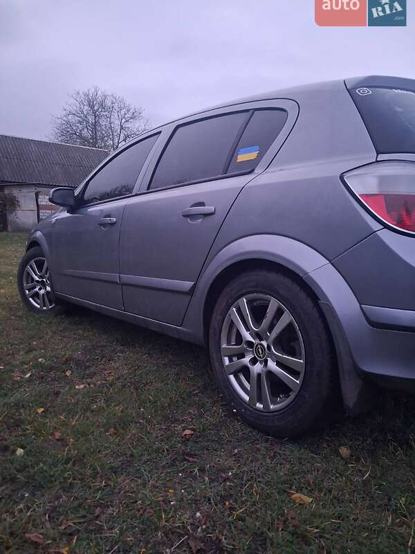 Хетчбек Opel Astra 2006 в Валках
