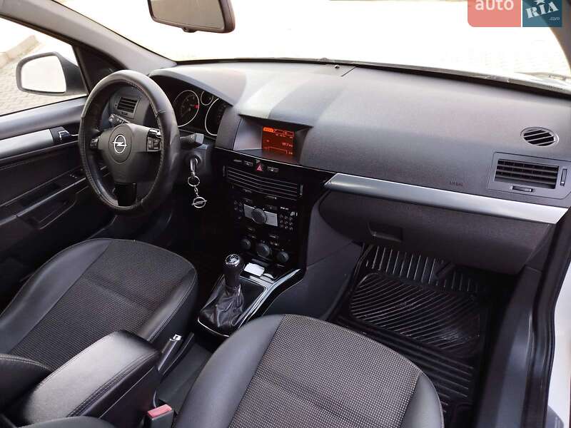 Универсал Opel Astra 2009 в Хмельницком