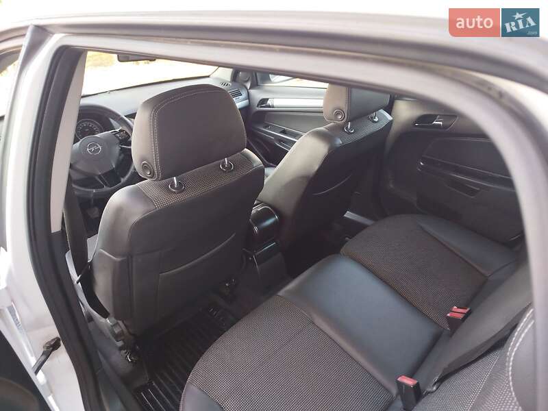 Универсал Opel Astra 2009 в Хмельницком