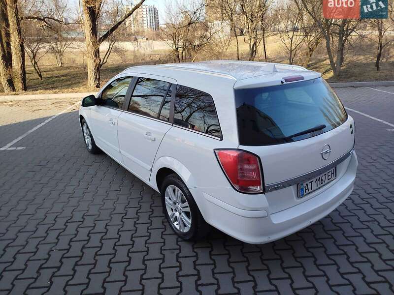 Универсал Opel Astra 2009 в Хмельницком