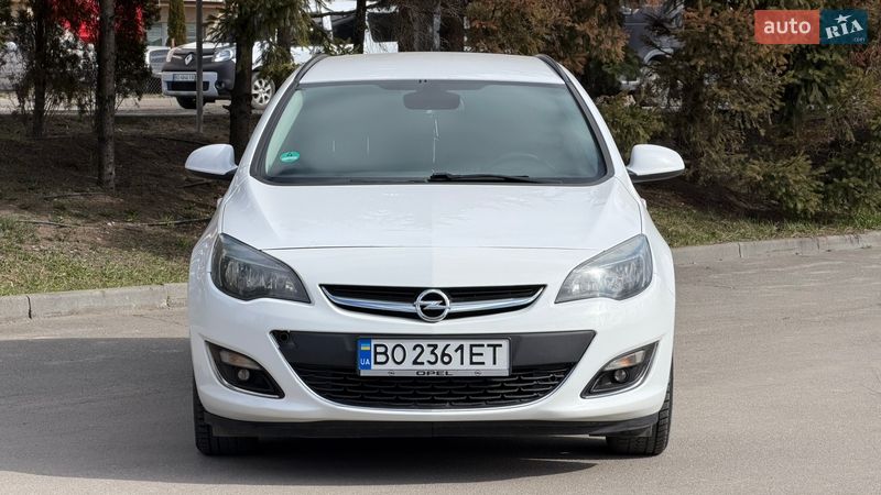 Універсал Opel Astra 2013 в Тернополі