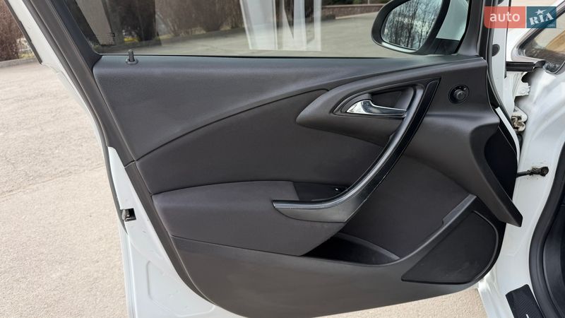 Універсал Opel Astra 2013 в Тернополі