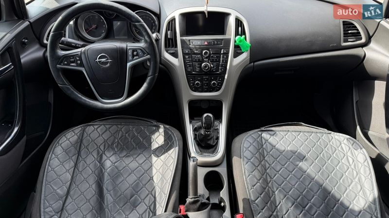 Універсал Opel Astra 2013 в Тернополі