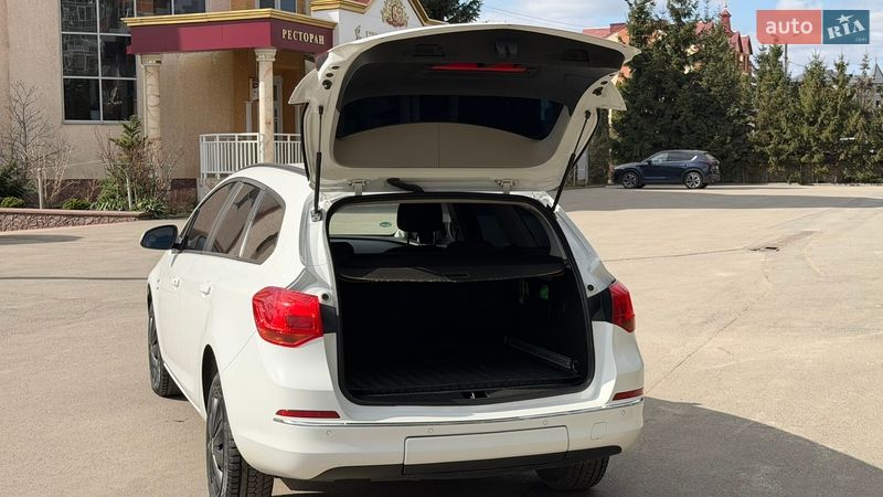 Універсал Opel Astra 2013 в Тернополі