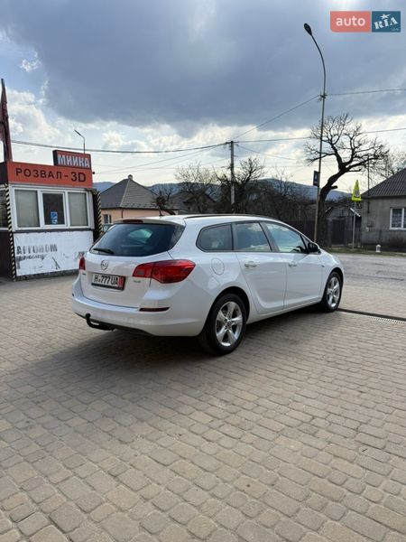 Універсал Opel Astra 2011 в Сваляві