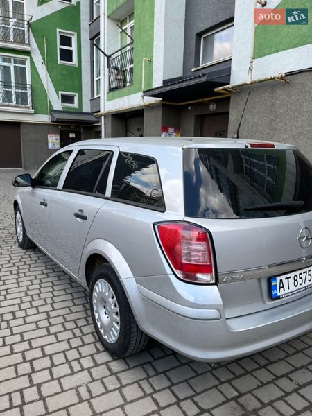 Универсал Opel Astra 2011 в Ивано-Франковске