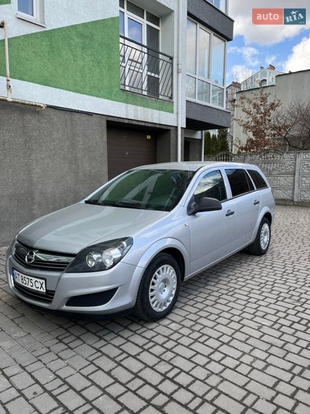 Универсал Opel Astra 2011 в Ивано-Франковске