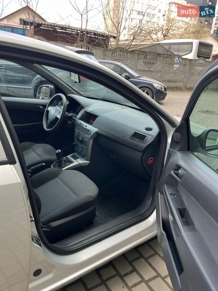 Универсал Opel Astra 2011 в Ивано-Франковске