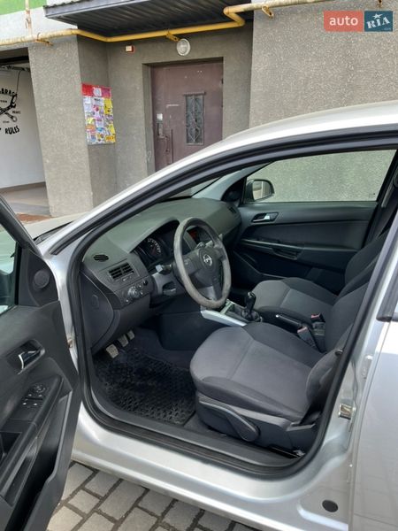 Универсал Opel Astra 2011 в Ивано-Франковске