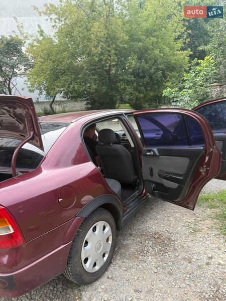 Седан Opel Astra 2008 в Надворной