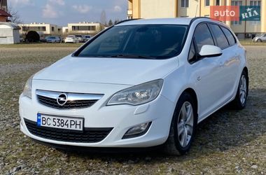 Універсал Opel Astra 2011 в Дрогобичі