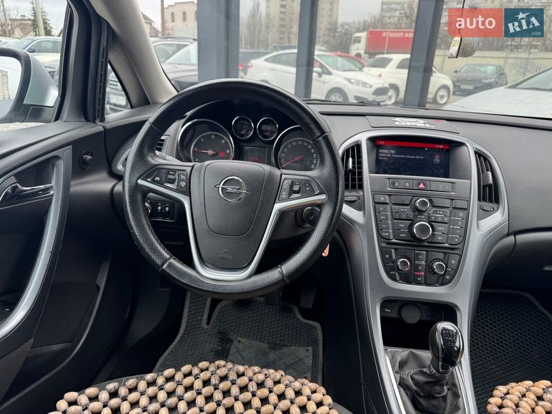 Универсал Opel Astra 2014 в Киеве