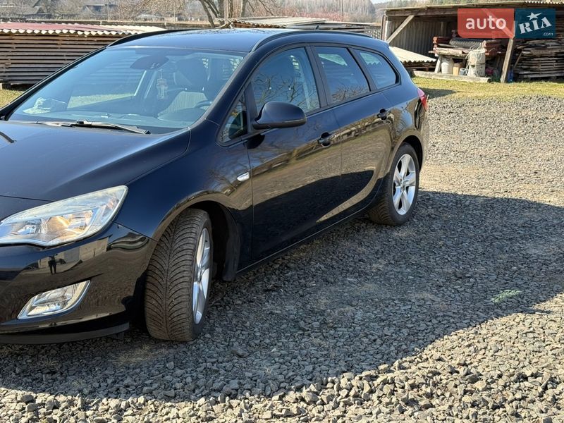 Универсал Opel Astra 2011 в Луцке
