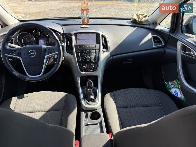 Универсал Opel Astra 2011 в Луцке