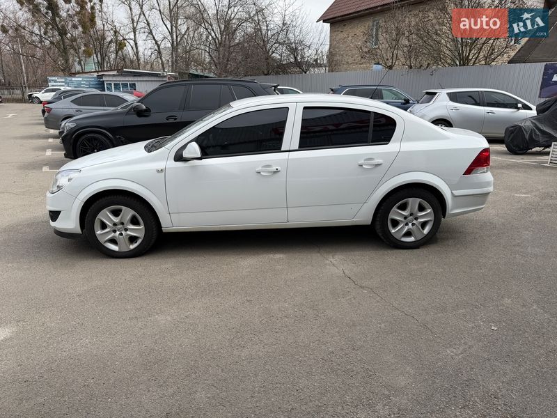 Седан Opel Astra 2012 в Киеве