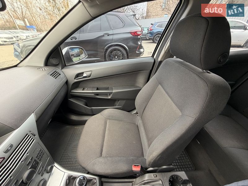 Седан Opel Astra 2012 в Киеве