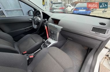 Седан Opel Astra 2012 в Киеве