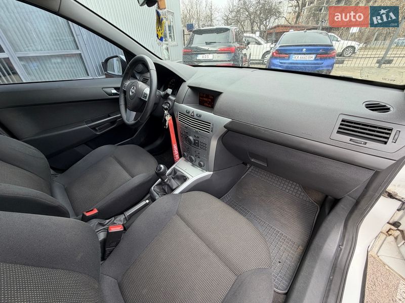 Седан Opel Astra 2012 в Киеве