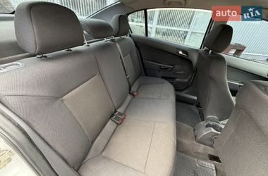 Седан Opel Astra 2012 в Киеве