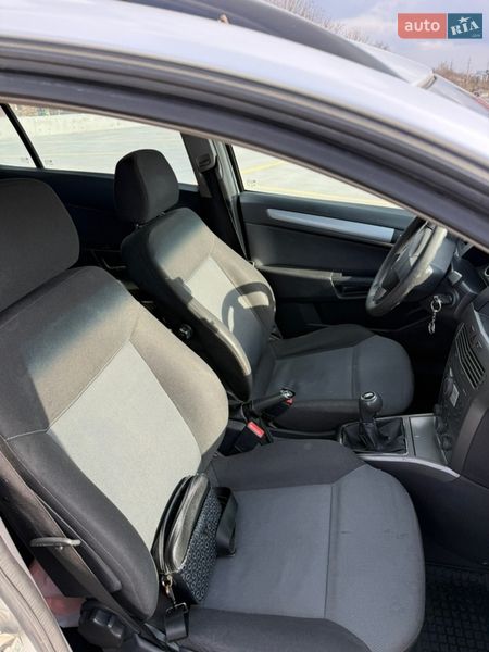 Універсал Opel Astra 2005 в Тернополі