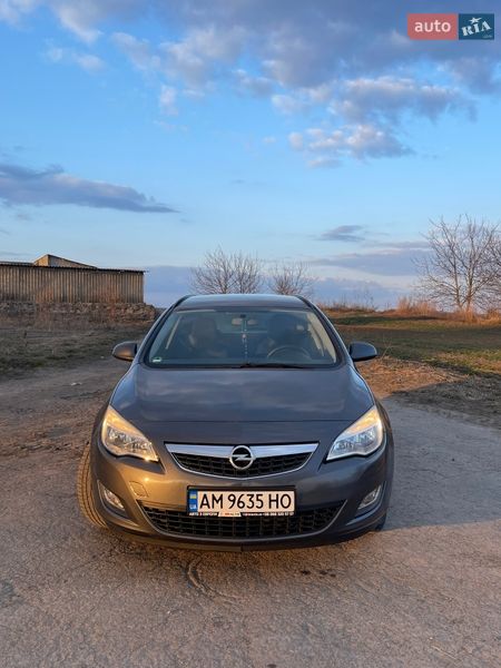 Универсал Opel Astra 2011 в Дубно