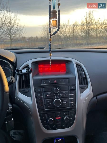 Универсал Opel Astra 2011 в Дубно