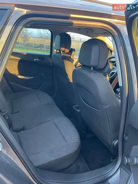 Универсал Opel Astra 2011 в Дубно