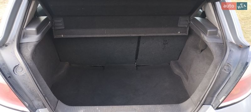 Хэтчбек Opel Astra 2004 в Сарнах