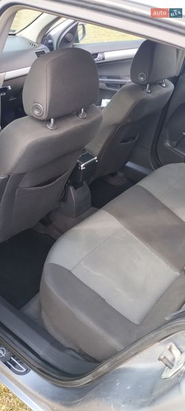 Хэтчбек Opel Astra 2004 в Сарнах
