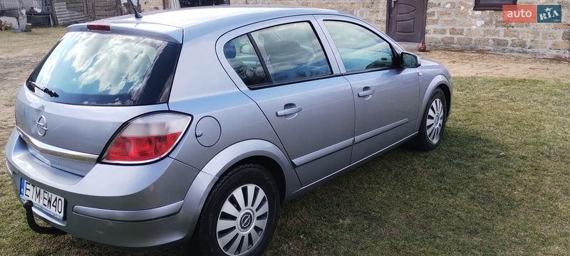 Хэтчбек Opel Astra 2004 в Сарнах