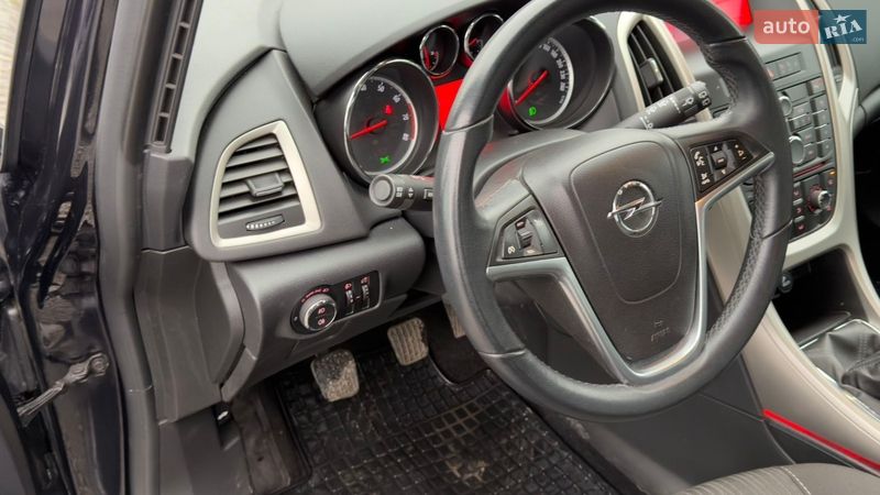 Универсал Opel Astra 2011 в Звягеле
