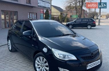 Хэтчбек Opel Astra 2010 в Золочеве