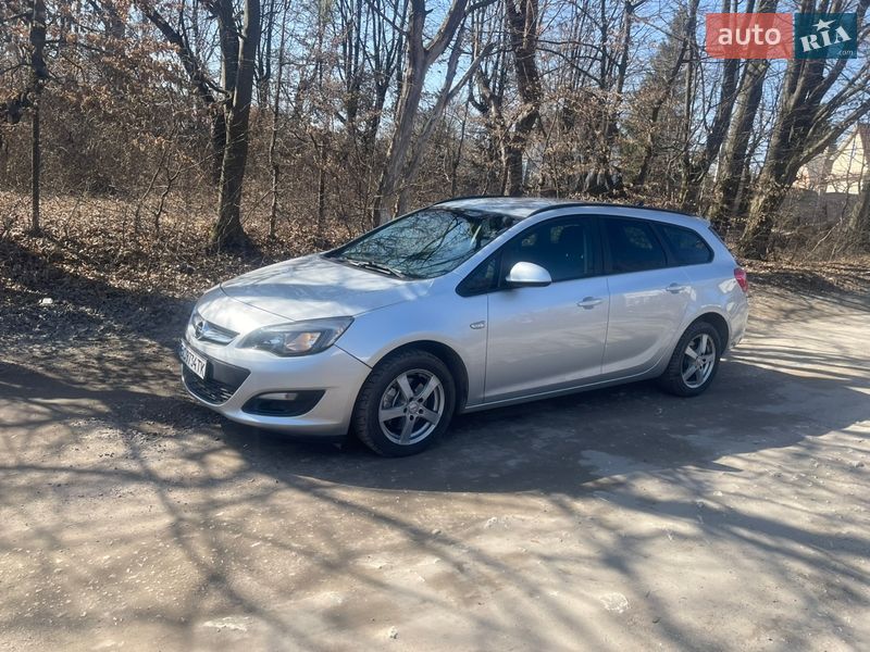 Универсал Opel Astra 2014 в Ровно