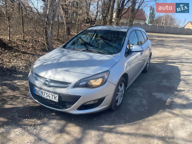 Универсал Opel Astra 2014 в Ровно