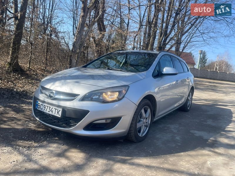 Универсал Opel Astra 2014 в Ровно