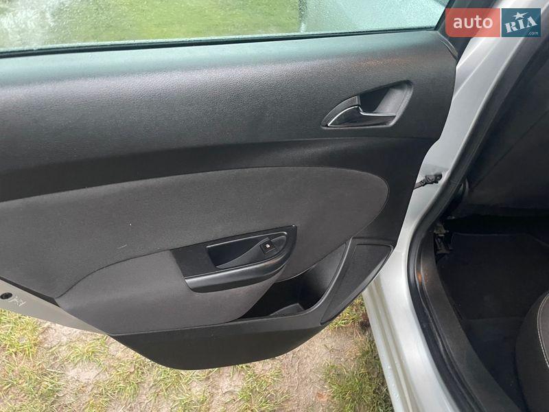 Универсал Opel Astra 2014 в Ровно