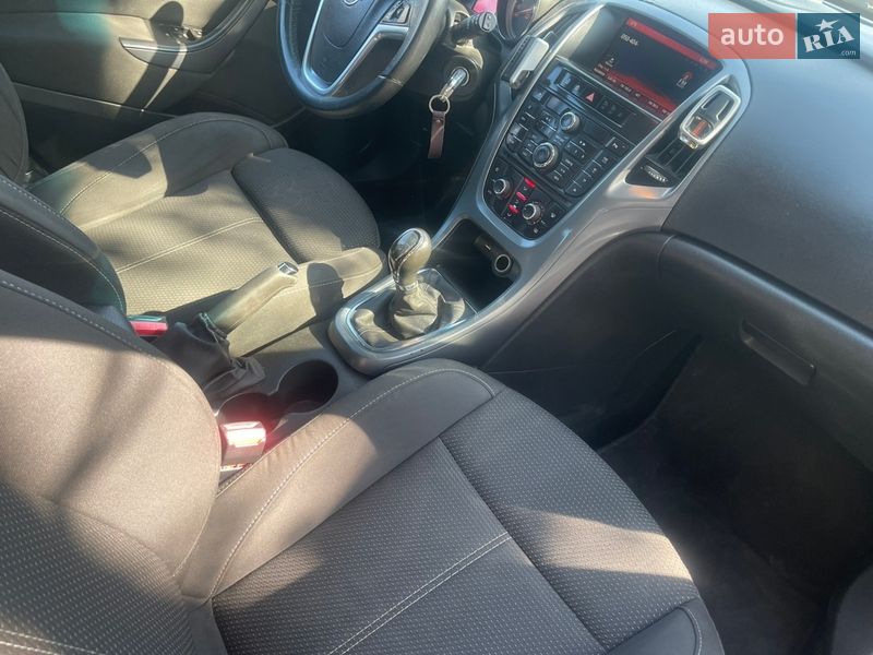 Универсал Opel Astra 2014 в Ровно