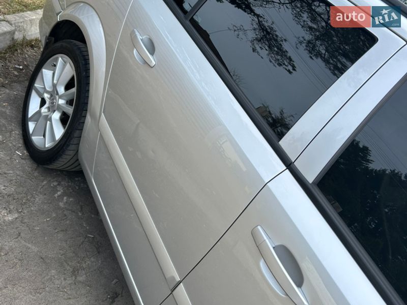 Универсал Opel Astra 2006 в Олевске