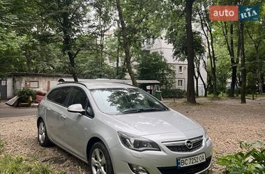Універсал Opel Astra 2011 в Львові