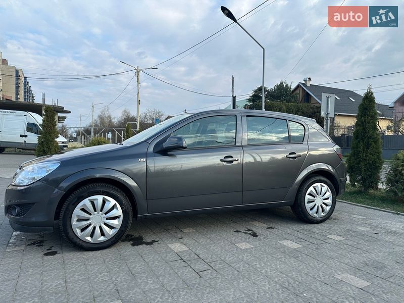 Хетчбек Opel Astra 2012 в Ужгороді