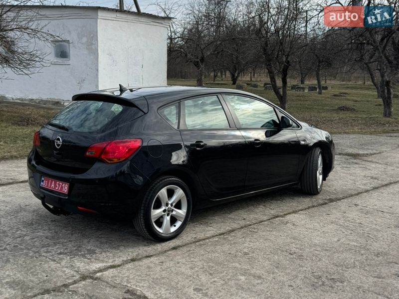 Хэтчбек Opel Astra 2010 в Слобожанском