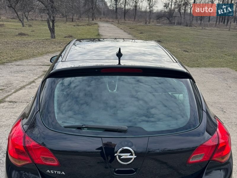 Хэтчбек Opel Astra 2010 в Слобожанском