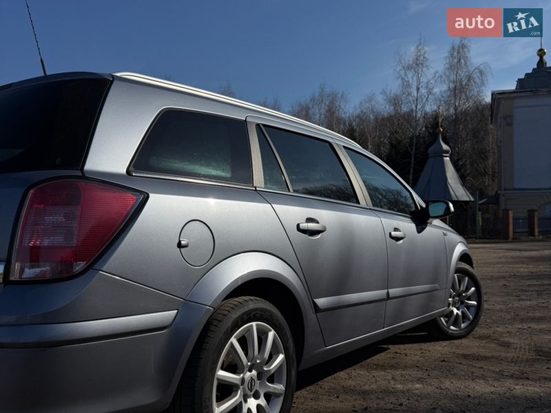 Універсал Opel Astra 2009 в Полтаві