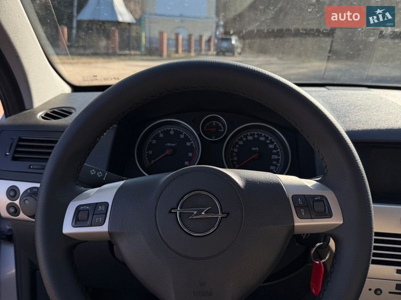 Універсал Opel Astra 2009 в Полтаві