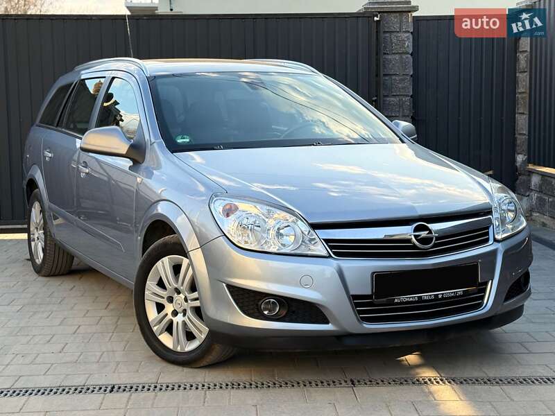 Opel Astra 2010 Opel Astra 2010
