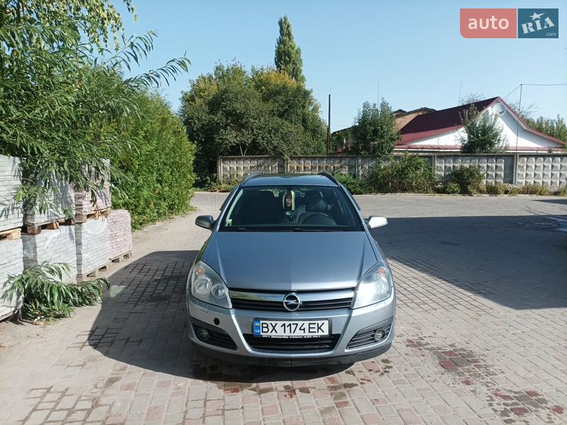 Универсал Opel Astra 2006 в Волочиске