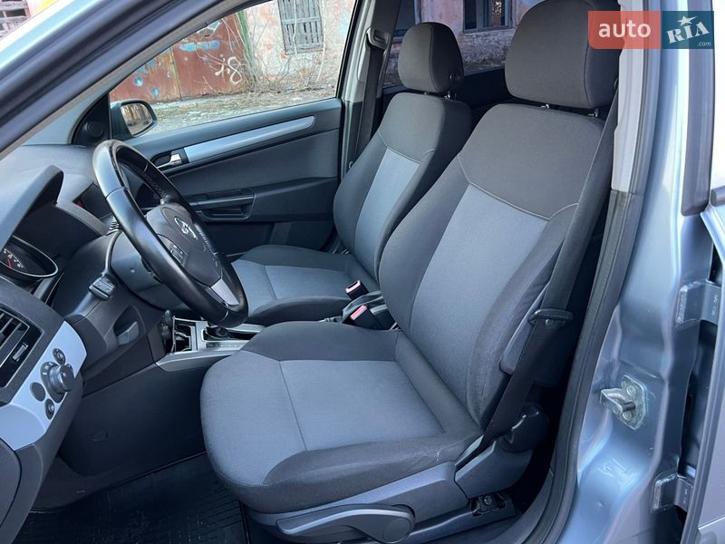 Универсал Opel Astra 2005 в Луцке