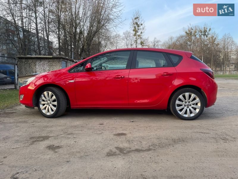 Хетчбек Opel Astra 2011 в Львові